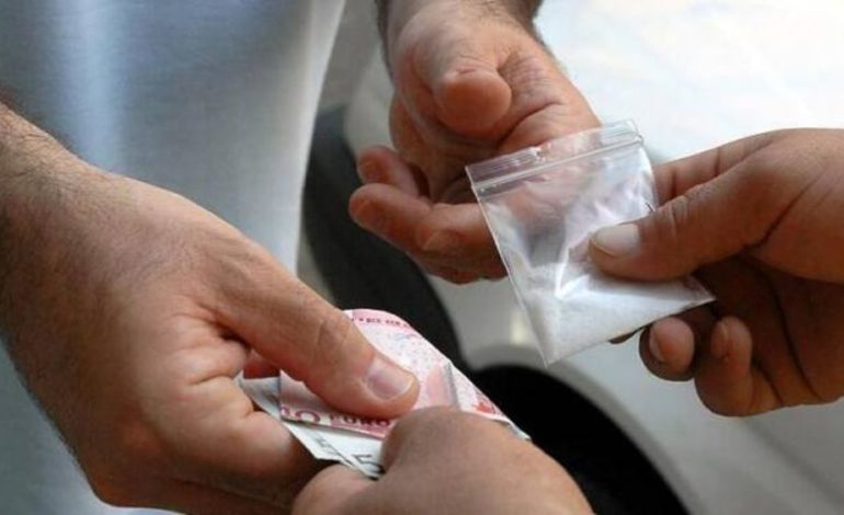 Arrestato a Mantignana un trentottenne albanese, spacciava a bordo della sua auto