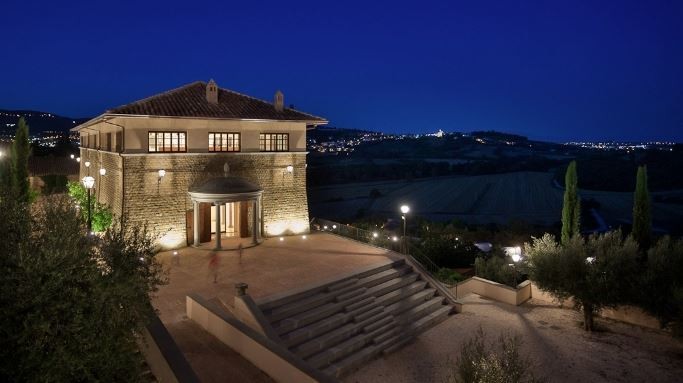 Canto di solidarietà, concerto di beneficenza domenica a Solomeo 