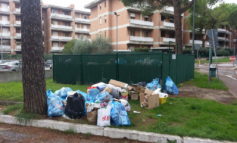 Gestione rifiuti San Mariano: "E' uno schifo le macchine che passano lanciano i sacchetti dal finestrino"