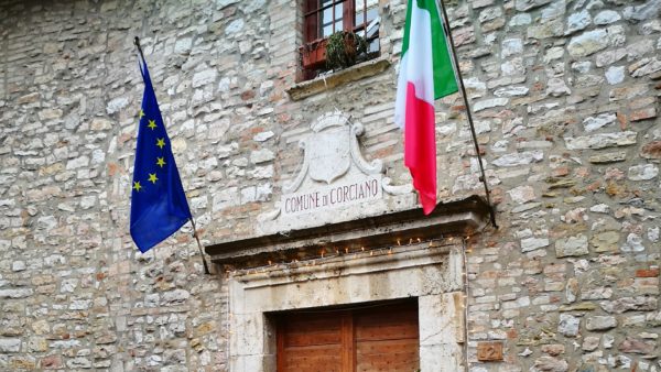 Premi ai dipendenti comunali: la consigliera del M5S Bianchi vuole vederci chiaro 