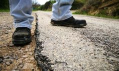 Senza strada e senz'acqua da anni, le famiglie denunciano: "Siamo al massimo della sopportazione"