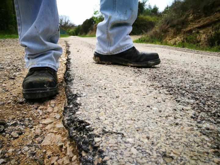 Senza strada e senz'acqua da anni, le famiglie denunciano: 