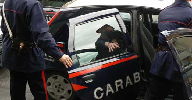 Senza patente fugge al controllo dei Carabinieri: denunciato 26enne