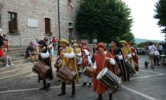 Domenica al Corciano Festival: torneo dei tamburini, mostre, musica e il buon cibo della Taverna