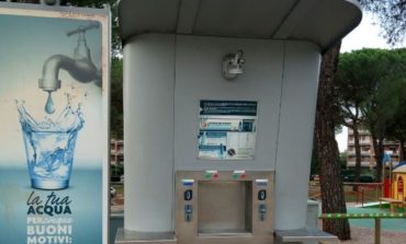 Furto all'erogatore dell'acqua pubblica, i cittadini: "Ormai lo hanno preso per un bancomat"