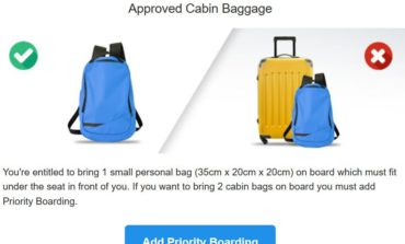 Ryanair cambia le regole sui bagagli: dal 1° novembre niente più trolley gratis in cabina