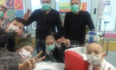 L'Abbraccio porta i doni di Natale ai bambini del reparto di oncoematologia pediatrica