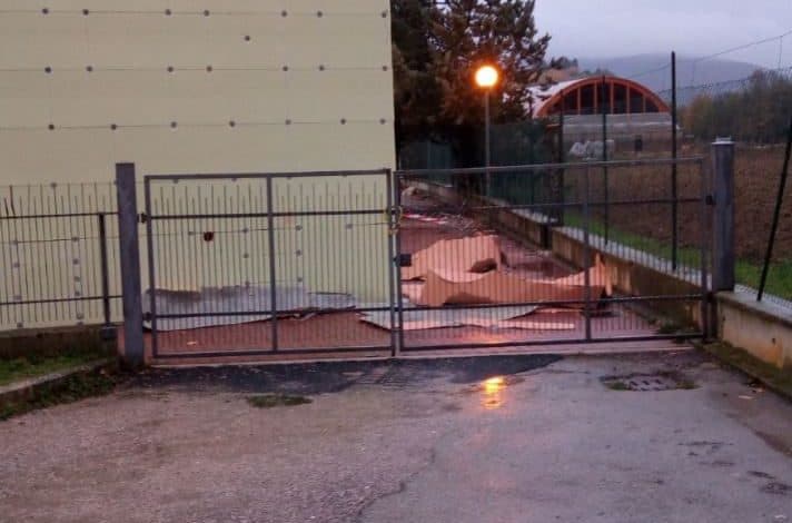 Crolla l’intonaco alla scuola media Bonfigli, pericoli zero