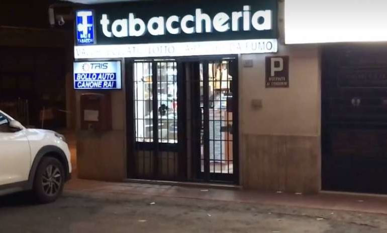 Rapina a mano armata alla tabaccheria: bottino da 4000 euro
