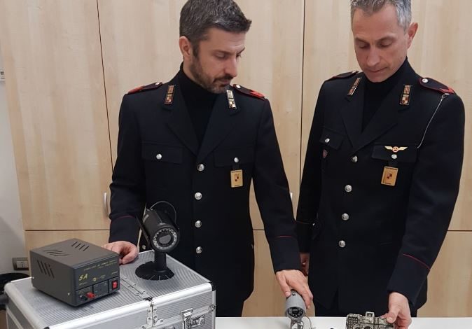 Ore contate per chi abbandona i rifiuti: a Corciano arrivano le video-trappole