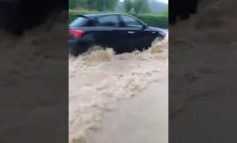 Video shock: la strada a Mantignana diventa un fiume