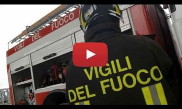 Autotreno in fiamme allo svincolo di Mantignana