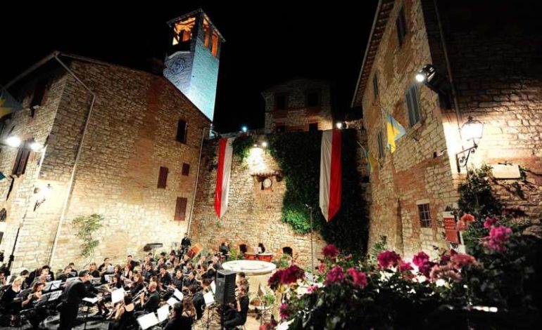 Ferragosto al Corciano Festival: giornata conclusiva con i 50 anni del Corteo del Gonfalone e il concerto dedicato a Rossini