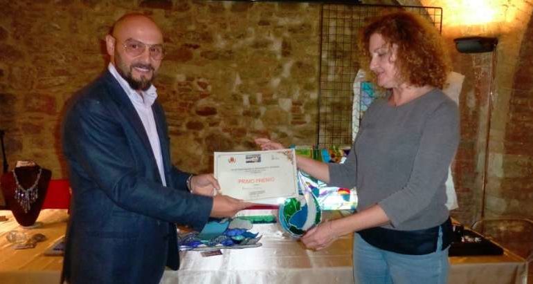 L’opera dei Vetrai: una corcianese vince a Piegaro il primo premio dell’estemporanea