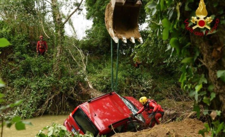 Ritrovato il corpo del 75enne scomparso: il Caina lo ha trascinato fino al ponte di Capanne