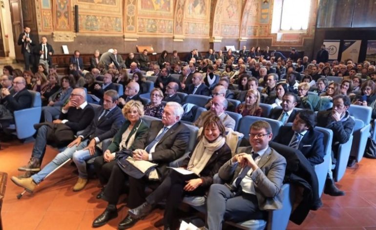 Cooperazione: celebrati a Perugia 100 anni Confcooperative