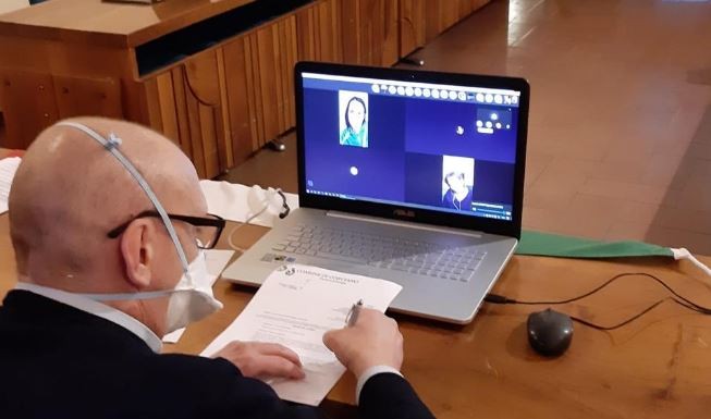 Coronavirus, il consiglio comunale di Corciano si riunisce in videoconferenza: è il primo in Umbria