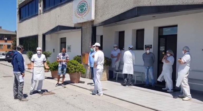Licenziati in tronco 14 lavoratori della Gastronomia Umbra