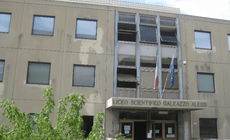 Liceo “Alessi”, oltre cento firme per dire no al ritorno della preside