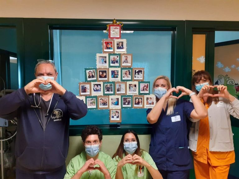 Le foto di ex piccoli pazienti decorano la terapia intensiva neonatale dell’Ospedale di Perugia