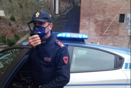 Sorpreso a rubare in un cento commerciale, denunciato dalla Polizia