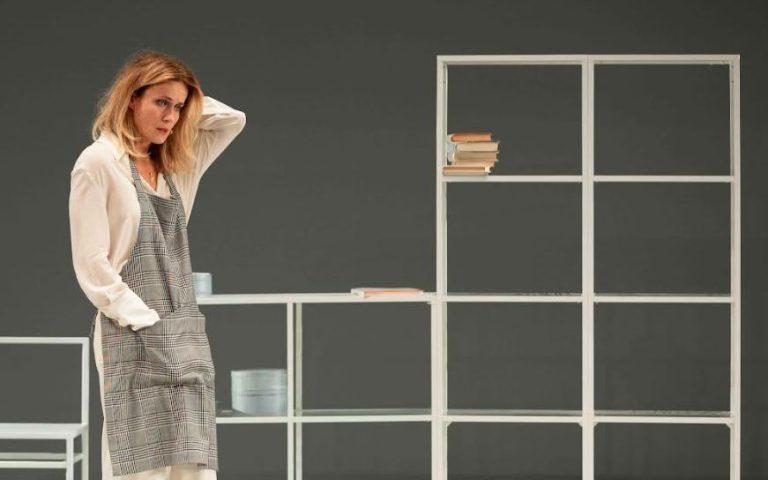 “Smarrimento”, al Teatro della Filarmonica lo spettacolo scritto e diretto da Lucia Calamaro