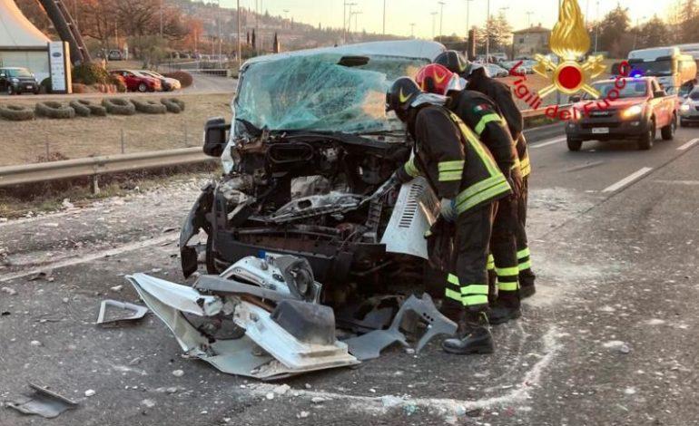Incidente sul raccordo: uomo in gravi condizioni photo Incidente sul raccordo: uomo in gravi condizioni