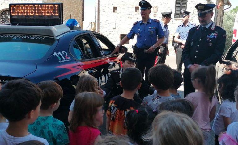 Sicurezza stradale: i bambini della scuola materna incontrano i Carabinieri
