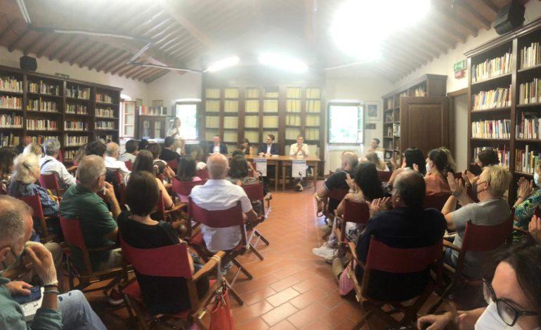 Secondo romanzo per Francesco Mangano, tanti alla presentazione de “La luce delle cose”