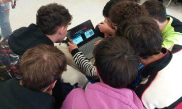 A scuola di consapevolezza digitale e cyber sicurezza: 200 studenti partecipano al Linux day