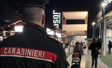 Baby gang: i carabinieri controllano 100 minorenni nel centro commerciale