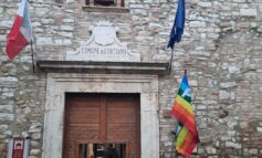 Conflitto in Ucraina: al Palazzo Comunale sventola la bandiera della pace