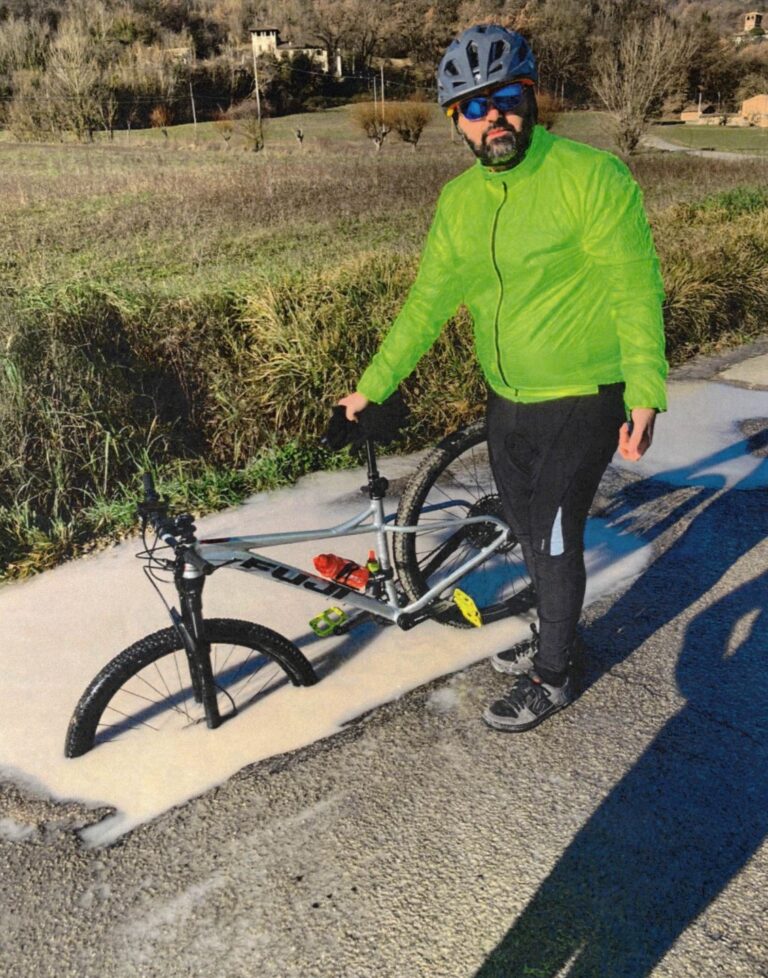 Cadde in una buca restando tetraplegico: la battaglia di un ciclista corcianese contro Comune di Perugia e Umbra Acque