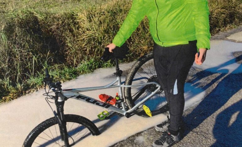 Cadde in una buca restando tetraplegico: la battaglia di un ciclista corcianese contro Comune di Perugia e Umbra Acque